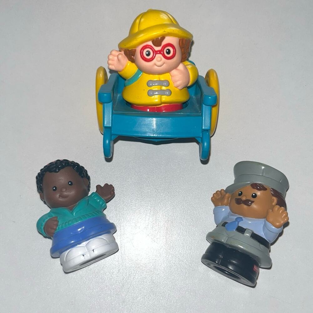 Vintage Little People lot 3 People & Wheelchair 1997/1998 (F)